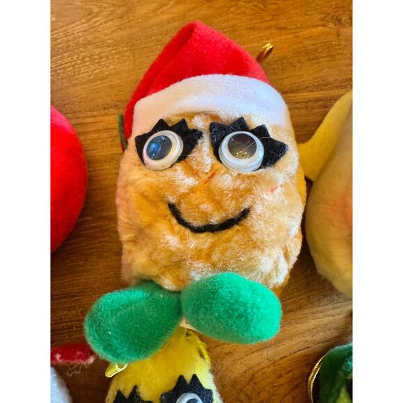 6 Del Monte Christmas Yumkins Plush 4" Ornaments Vintage 1991 Fruits Vegetables - Picture 5 of 8
